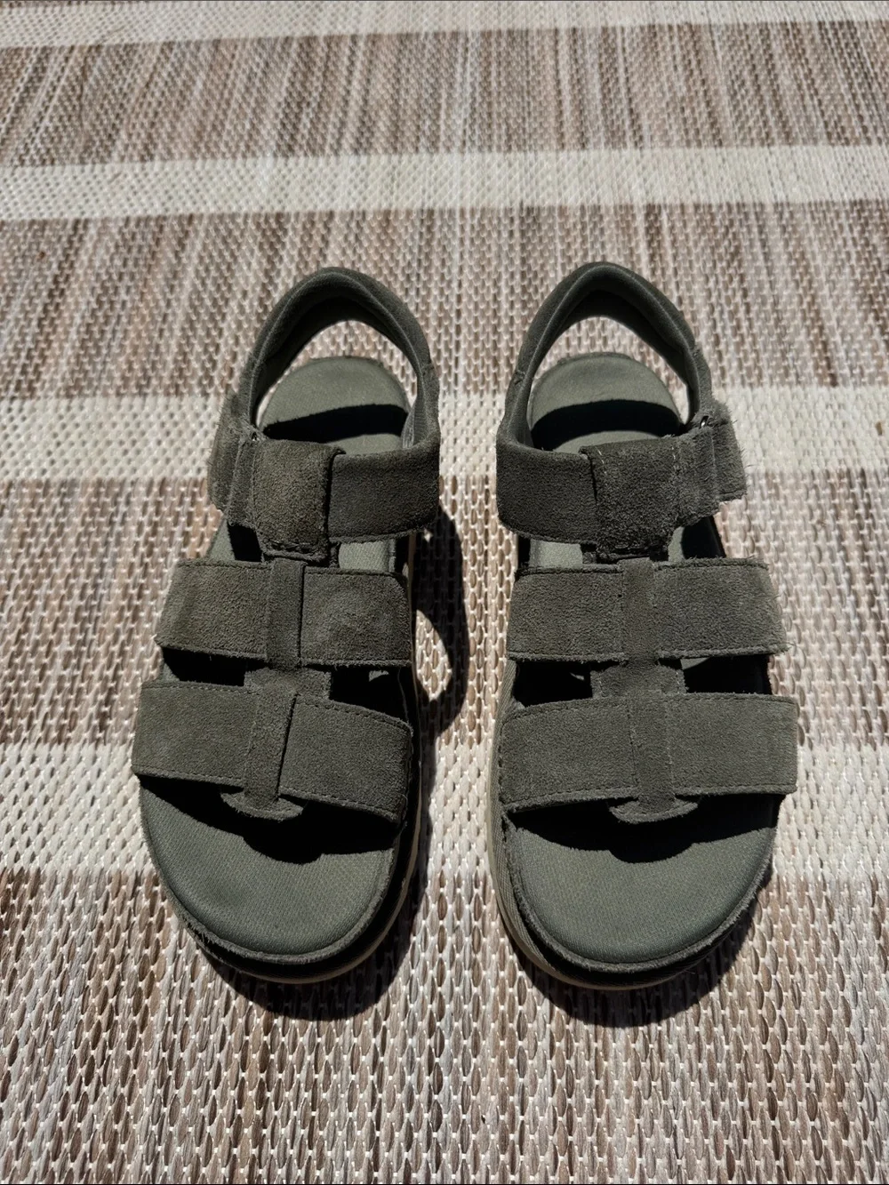 UGG Goldenstar Strap Sandal Moss Green Suede Finish size 6.5.
